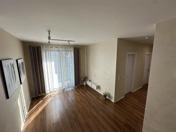 Tirane, jepet me qera apartament 2+1+PARKIM Kati 4, 90 m² 500 € (ASTIR TE EGLO)