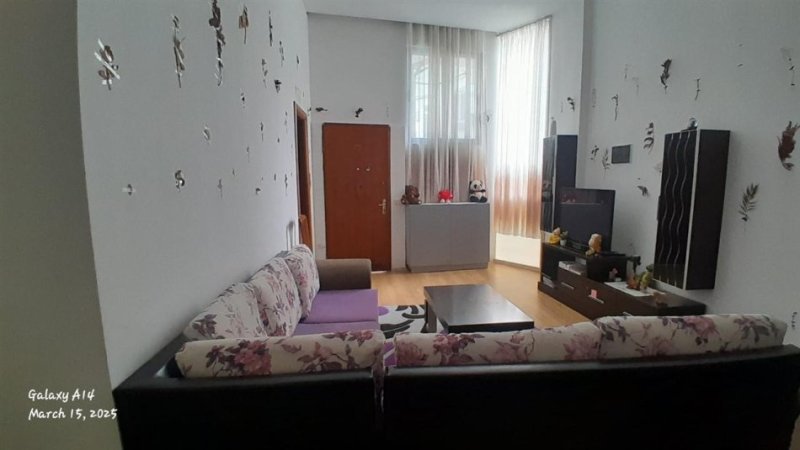 Tirane, jepet me qera apartament 1+1 Kati 2, 50 m² 350 € (FRESKU)