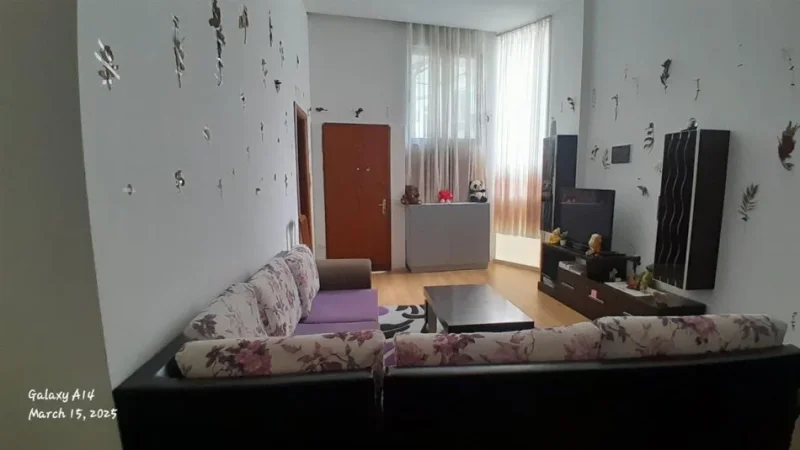 Tirane, jepet me qera apartament 1+1 Kati 2, 50 m² 350 € (FRESKU)