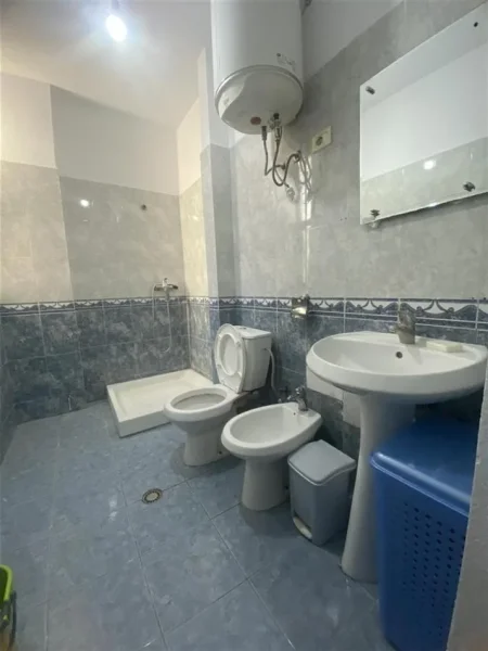 Tirane, jepet me qera apartament 1+1+Ballkon Kati 2, 60 m² 450€ (RR.RIZA CEROVA PAZARI I RI)