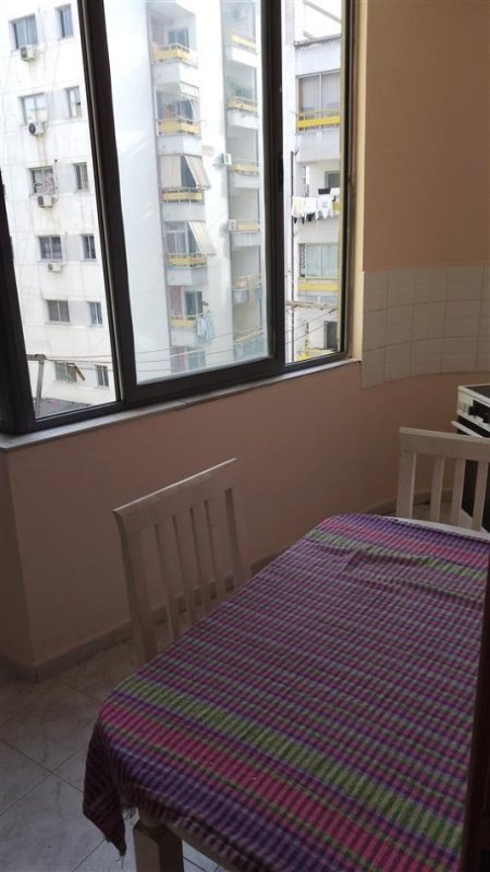 Tirane, jepet me qera apartament 2+1+Ballkon Kati 6, 100 m² 500 € (PALLATI ME SHIGJETA)