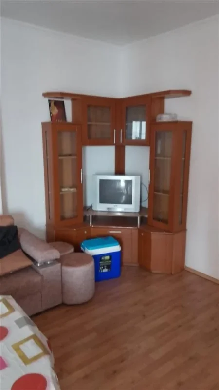 Tirane, jepet me qera apartament 2+1+Ballkon Kati 6, 100 m² 500 € (PALLATI ME SHIGJETA)