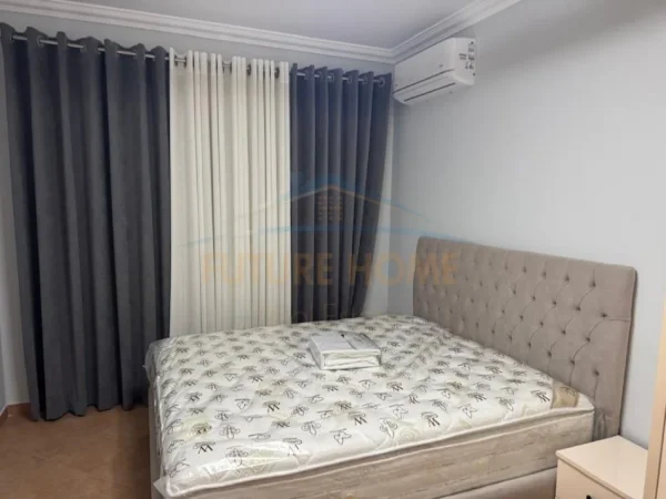 Tirane, jepet me qera apartament 2+1+Ballkon Kati 7, 90 m² 800 € (Rruga e Kavajës, Tiranë)