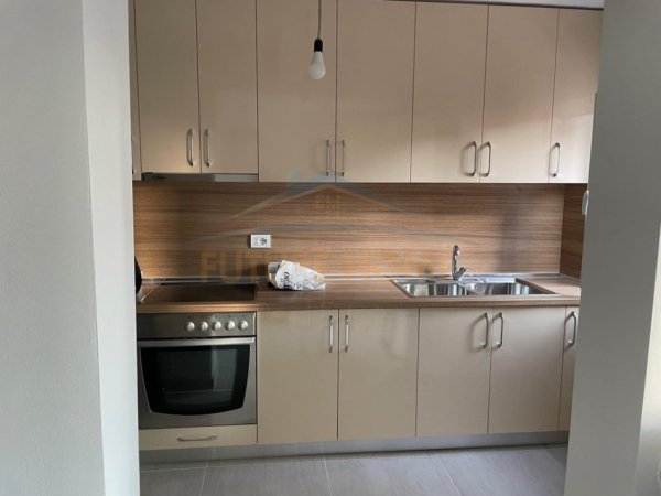 Tirane, jepet me qera apartament 2+1+Ballkon Kati 5, 80 m² 680 € (Rruga Fortuzi, Tirane)