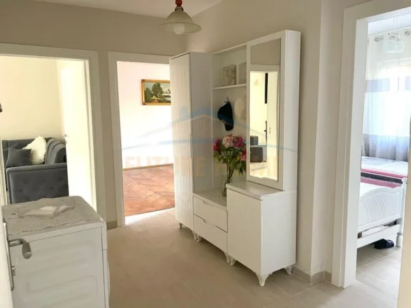 Tirane, jepet me qera apartament 2+1+Ballkon Kati 5, 80 m² 680 € (Rruga Fortuzi, Tirane)