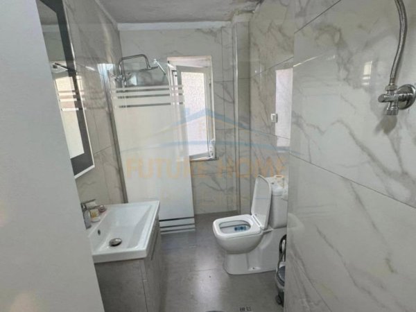 Tirane, jepet me qera apartament 2+1+Ballkon Kati 5, 80 m² 680 € (Rruga Fortuzi, Tirane)