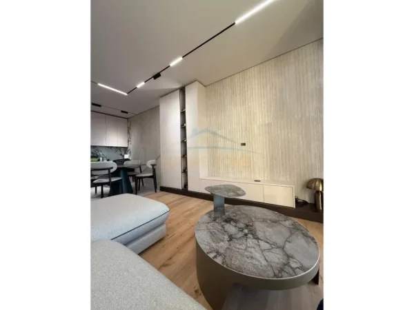 Tirane, jepet me qera apartament 1+1+Ballkon Kati 13, 75 m² 1.200 € (MINE PEZA)