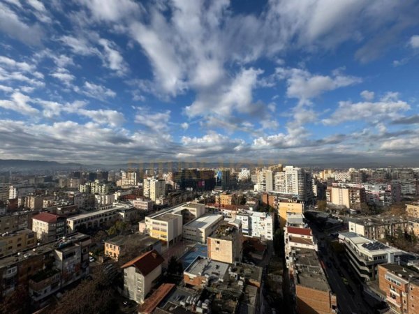 Tirane, jepet me qera apartament 1+1+Ballkon Kati 13, 75 m² 1.200 € (MINE PEZA)