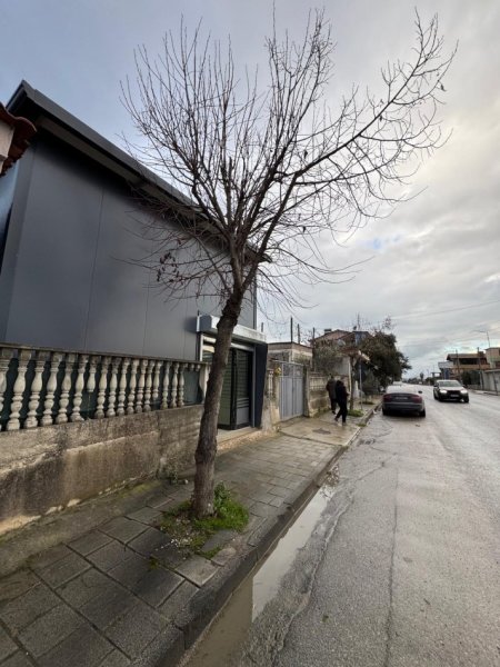 Durres, jepet me qera ambjent biznesi , 70 m² (Rruga "Aleksander Goga"..Spitalle ...(Perballe Mermer Oneda))