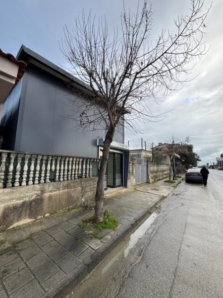 Durres, jepet me qera ambjent biznesi , 70 m² (Rruga "Aleksander Goga"..Spitalle ...(Perballe Mermer Oneda))
