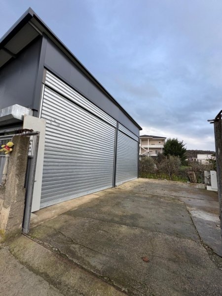 Durres, jepet me qera ambjent biznesi , 70 m² (Rruga "Aleksander Goga"..Spitalle ...(Perballe Mermer Oneda))