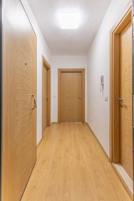 Tirane, jepet me qera apartament 2+1+Ballkon Kati 3, 114 m² 420 € (ne fund te rruges 5 Maji Tirane)