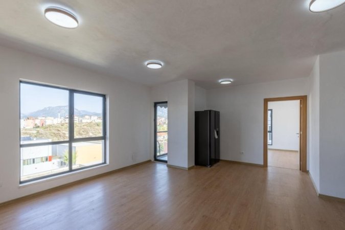 Tirane, jepet me qera apartament 2+1+Ballkon Kati 3, 114 m² 420 € (ne fund te rruges 5 Maji Tirane)