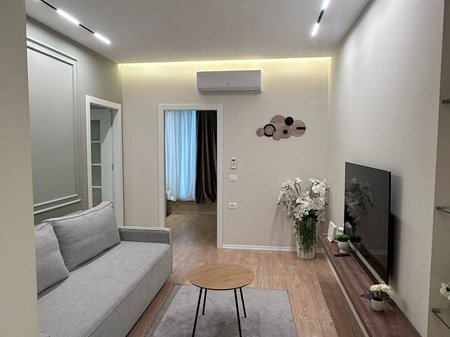 Tirane, jepet me qera apartament 2+1+2+Ballkon Kati 2, 91 m² 2.000 € (Bllok)