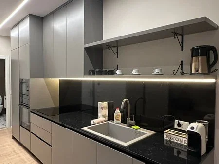 Tirane, jepet me qera apartament 2+1+2+Ballkon Kati 2, 91 m² 2.000 € (Bllok)