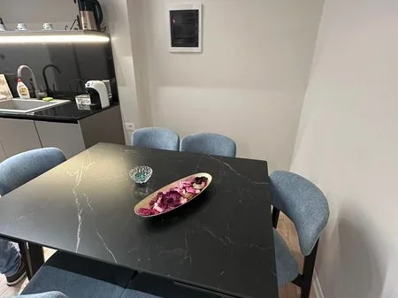 Tirane, jepet me qera apartament 2+1+2+Ballkon Kati 2, 91 m² 2.000 € (Bllok)