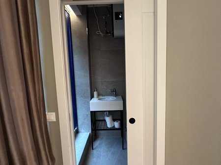 Tirane, jepet me qera apartament 2+1+2+Ballkon Kati 2, 91 m² 2.000 € (Bllok)