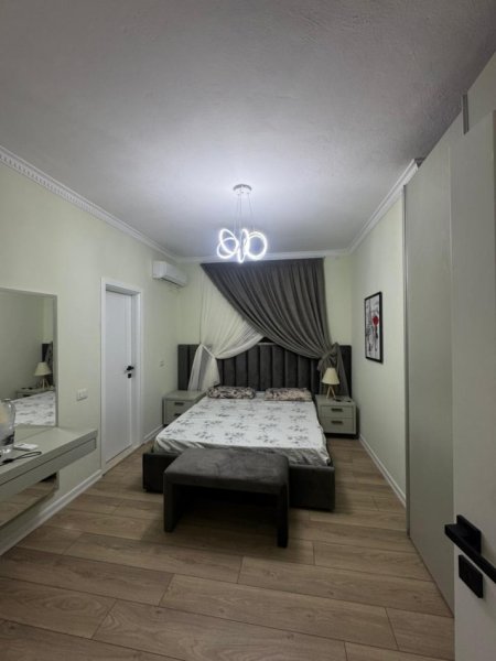 Tirane, jepet me qera apartament 3+1+Aneks+Ballkon Kati 3, 130 m² 1.500 € 