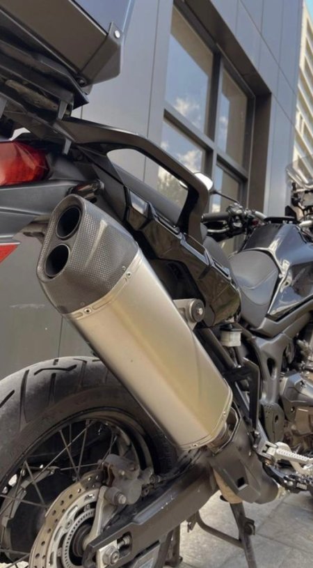 Tirane, shitet motor Honda africa , e zeze 37.000 km 10.000 €