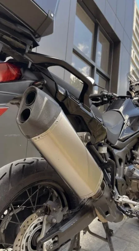 Tirane, shitet motor Honda africa , e zeze 37.000 km 10.000 €