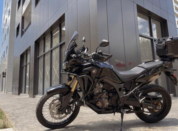 Tirane, shitet motor Honda africa , e zeze 37.000 km 10.000 €