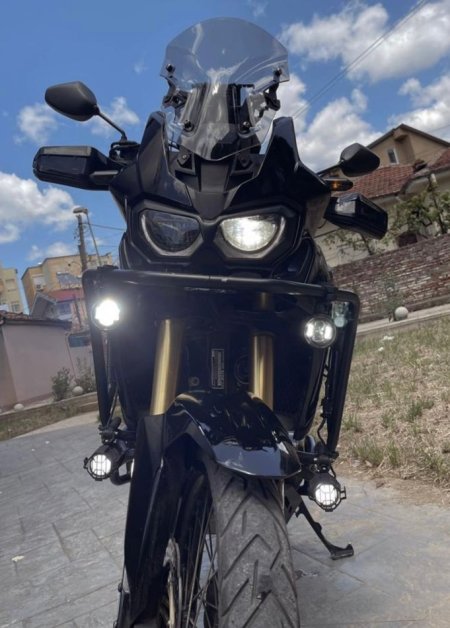 Tirane, shitet motor Honda africa , e zeze 37.000 km 10.000 €