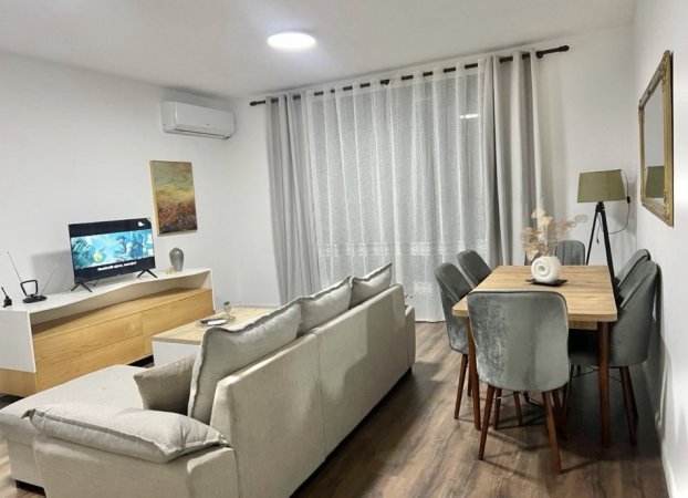 Tirane, jap me qera apartament 3+1+Ballkon Kati 4, 900 € (Rruga ibrahim kodra)
