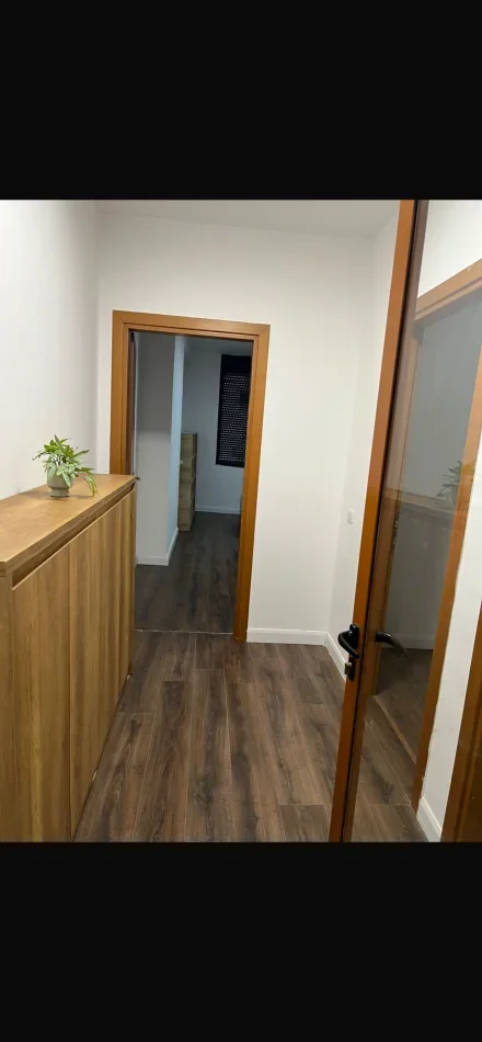 Tirane, jap me qera apartament 3+1+Ballkon Kati 4, 900 € (Rruga ibrahim kodra)