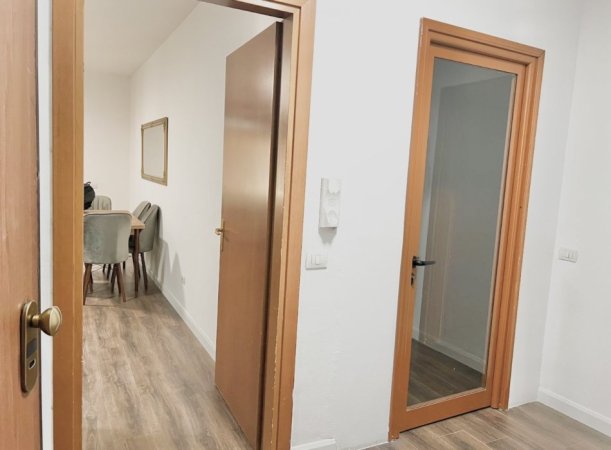 Tirane, jap me qera apartament 3+1+Ballkon Kati 4, 900 € (Rruga ibrahim kodra)