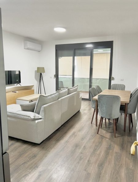 Tirane, jap me qera apartament 3+1+Ballkon Kati 4, 900 € (Rruga ibrahim kodra)