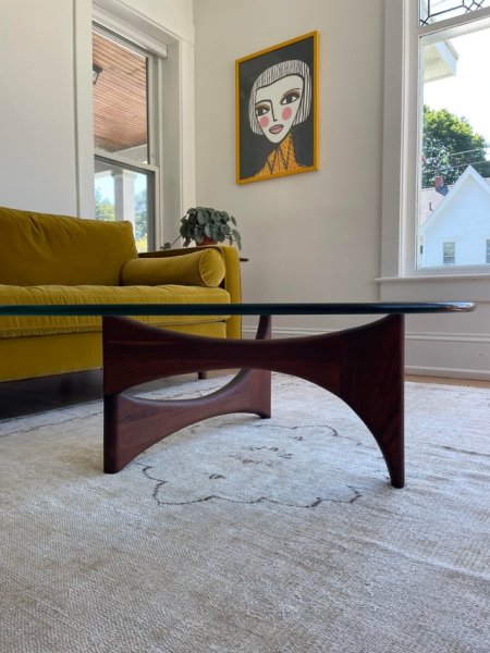 Tirane, shes Tavolinë mesi prej xhami 30000 leke