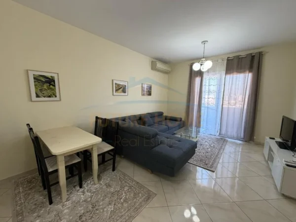 Tirane, jepet me qera apartament 1+1+Ballkon Kati 8, 78 m² 450 € (Astir)