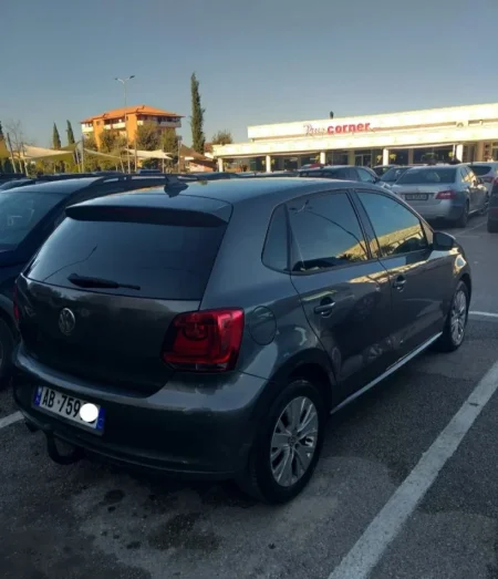Fier, shitet makine Nafte, gri e erret manuale Klima 242.000 km 5.500 €