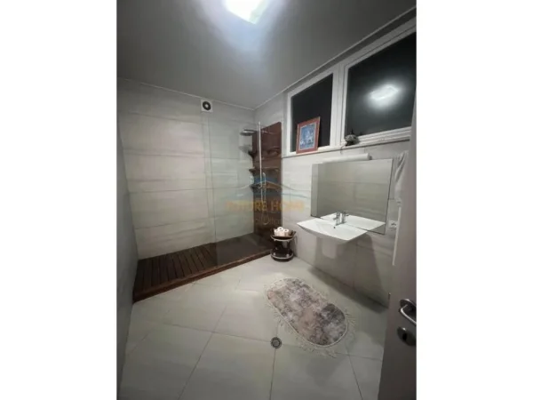 VILE ELITARE ME QERA PRANE TEG