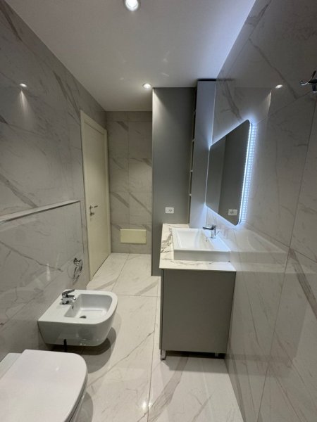 Tirane, shitet apartament 2+1 , 117 m² 410.000 € (Rruga e Kavajes)