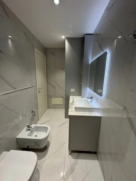 Tirane, shitet apartament 2+1 , 117 m² 410.000 € (Rruga e Kavajes)