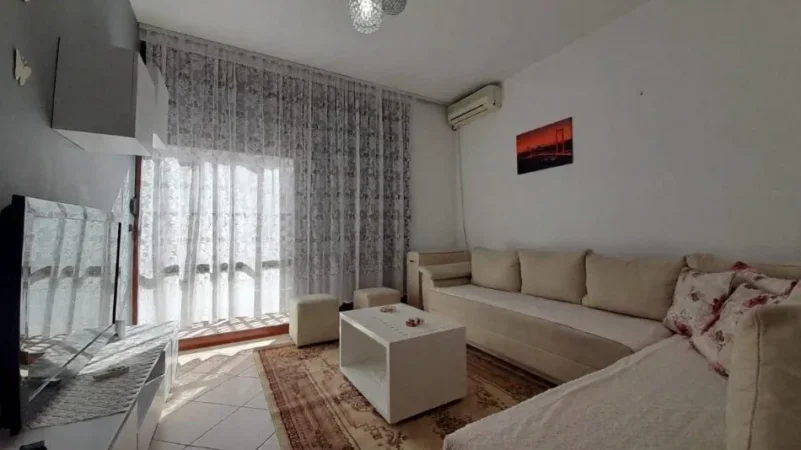 Tirane, jepet me qera apartament 2+1+Ballkon Kati 3, 75 m² 600 € (Sheshi Wilson)