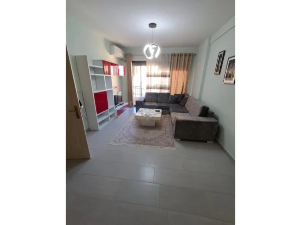 Tirane, jepet me qera apartament 2+1+Ballkon Kati 6, 107 m² 450 € (Unaza e Re)