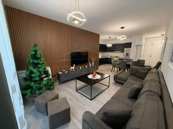 Tirane, jepet me qera apartament 1+1+Ballkon Kati 7, 70 m² 450 € (Unaza e Re)