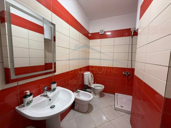 Tirane, jepet me qera apartament 1+1+Ballkon Kati 7, 70 m² 450 € (Unaza e Re)