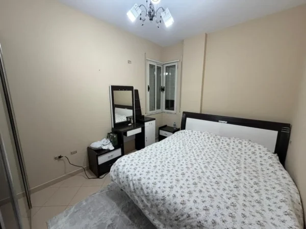 Tirane, jap me qera apartament 1+1+Ballkon Kati 2, 60 m² 550 € (Liqeni i Thate, kompleksi Ferrari)