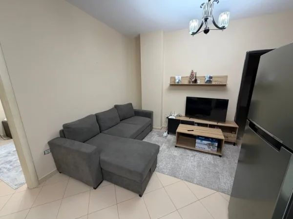 Tirane, jap me qera apartament 1+1+Ballkon Kati 2, 60 m² 550 € (Liqeni i Thate, kompleksi Ferrari)