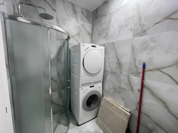 Shqiperi, shitet apartament 1+1 Kati 4, 127 m² (Ali Demi ish Tregu elektrik)