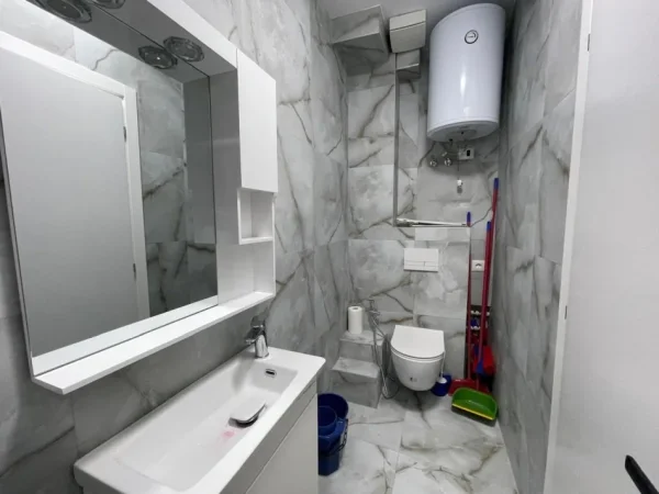 Shqiperi, shitet apartament 1+1 Kati 4, 127 m² (Ali Demi ish Tregu elektrik)