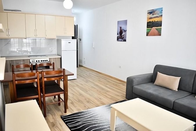 Tirane, jepet me qera apartament 1+1+Ballkon Kati 5, 74 m² 500 € (Përballë “Zojës së Këshillit të Mirë”, ngjitur me Kupolën)