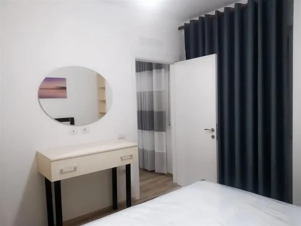 Tirane, jepet me qera apartament 1+1+Ballkon Kati 5, 74 m² 500 € (Përballë “Zojës së Këshillit të Mirë”, ngjitur me Kupolën)