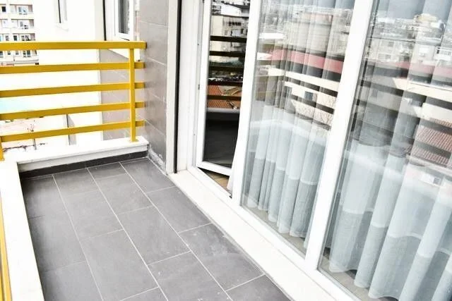 Tirane, jepet me qera apartament 1+1+Ballkon Kati 5, 74 m² 500 € (Përballë “Zojës së Këshillit të Mirë”, ngjitur me Kupolën)