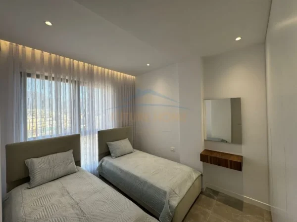 Tirane, jepet me qera apartament 2+1+Ballkon Kati 10, 119 m² 1.250 € (Pazari i Ri, Tirane)