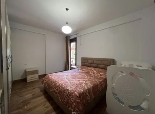 Tirane, jepet me qera apartament 2+1+Ballkon Kati 2, 94 m² 600 € 