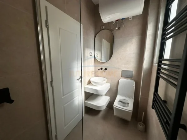 Tirane, jepet me qera apartament 1+1 Kati 6, 85 m² 550 € (Rruga Karl Gega, Tiranë)